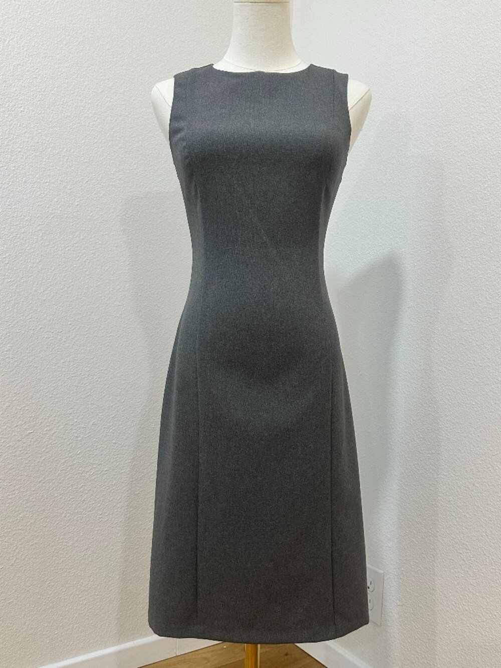EUC - United Colors of Benetton Gray Sleeveless A-Line Business Dress – Size XS